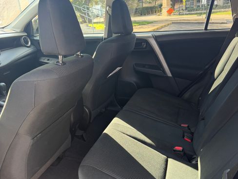 Used 2017 Toyota RAV4 LE FWD image 10