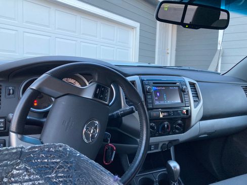 Used 2013 Toyota Tacoma PreRunner image 16