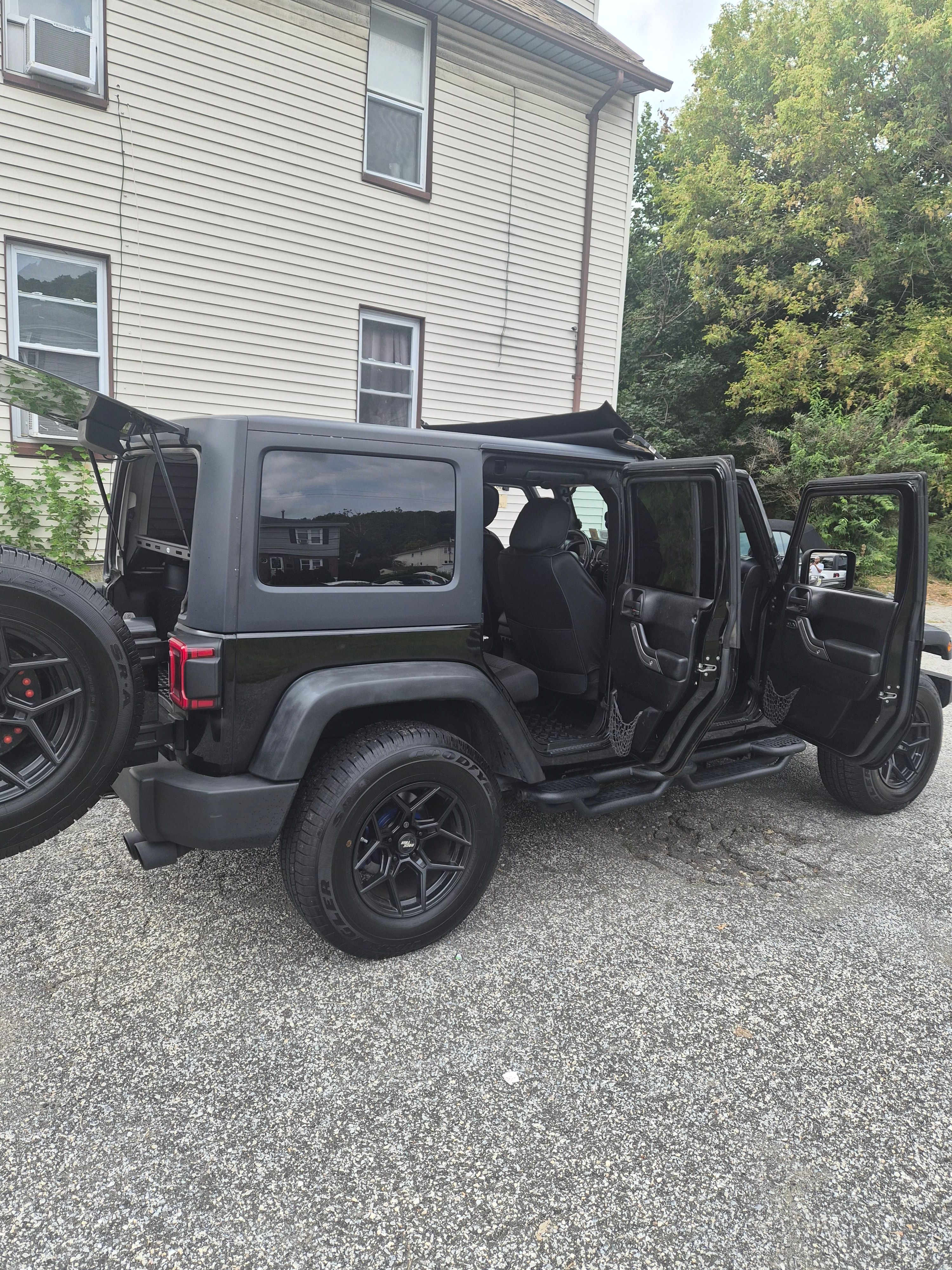 Used 2012 Jeep Wrangler Unlimited Sport AWD/4WD image 6