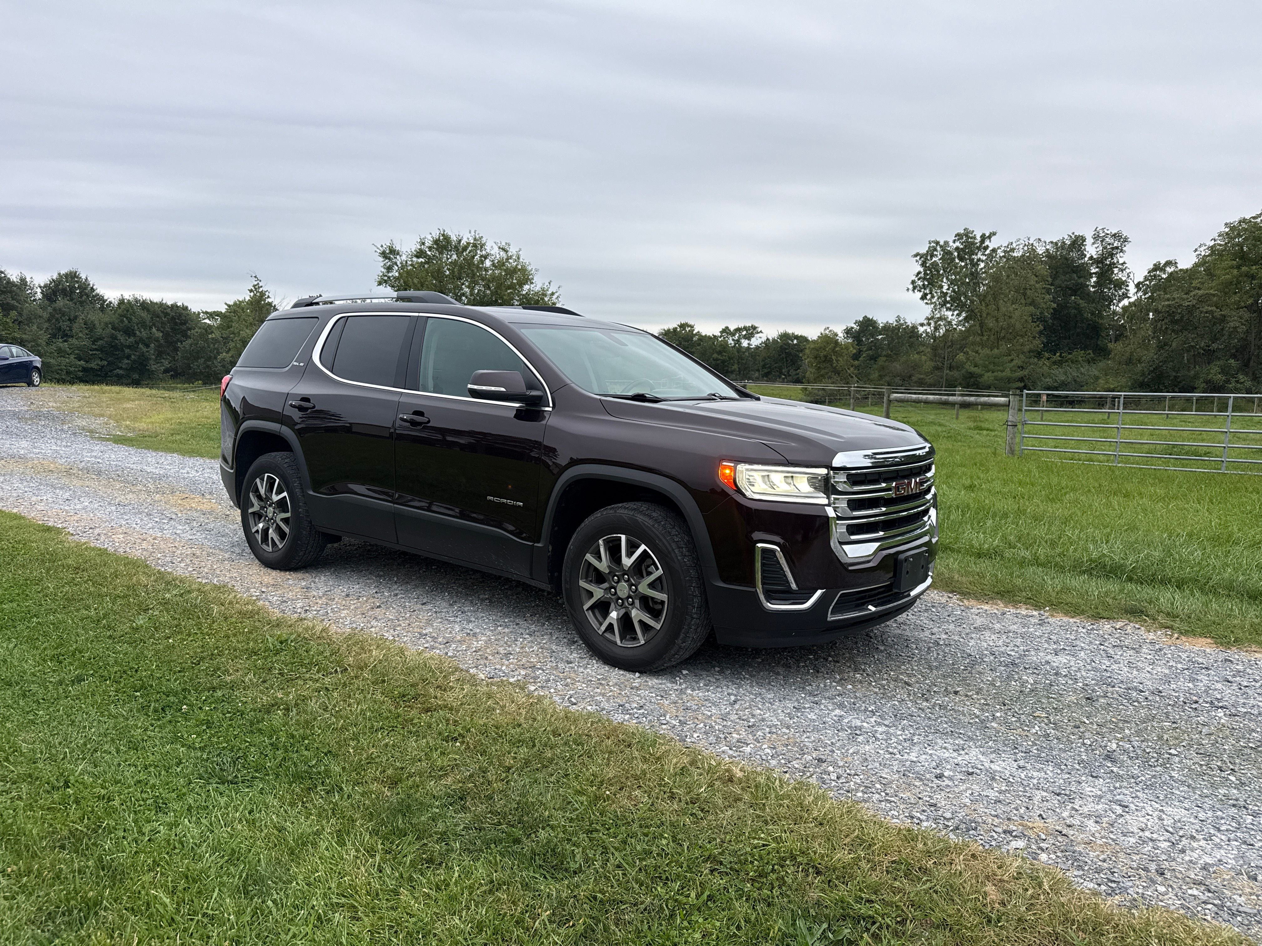 Used 2020 GMC Acadia SLE w/ Driver Convenience Package AWD/4WD image 4