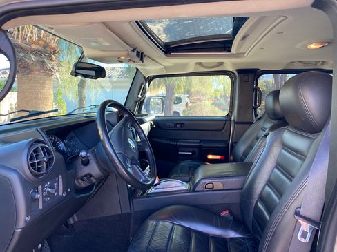 Used 2005 HUMMER H2 w/ Preferred Equipment Group image 4