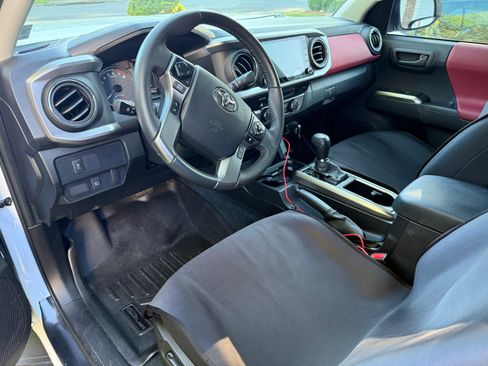 Used 2021 Toyota Tacoma SR5 RWD image 9