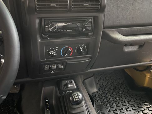 Used 2000 Jeep Wrangler SE image 31