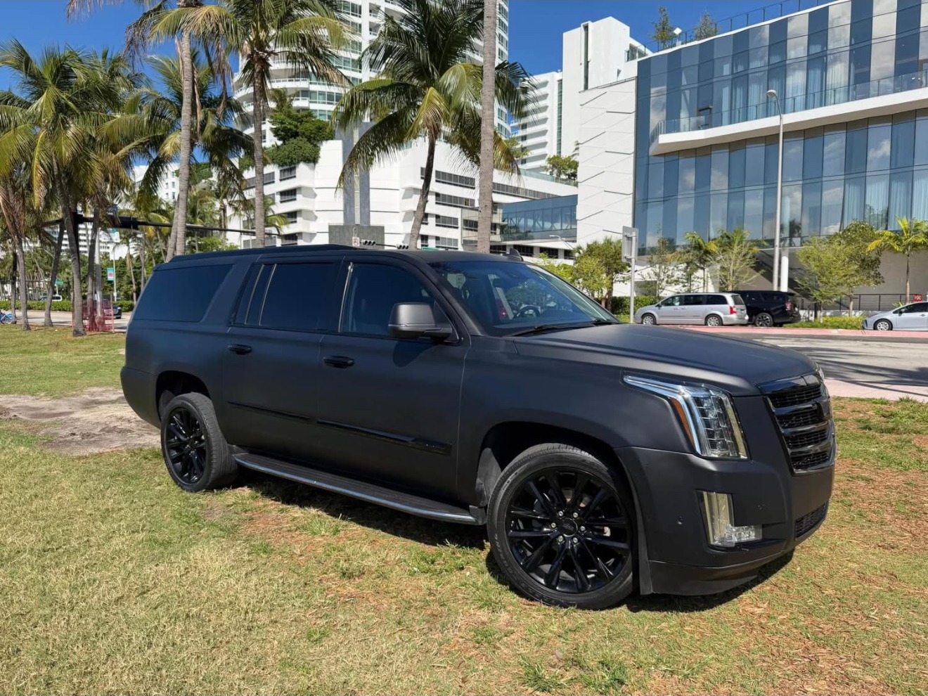 Used 2018 Cadillac Escalade ESV Luxury RWD image 5