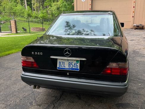 Used 1995 Mercedes-Benz E 320 Sedan image 17
