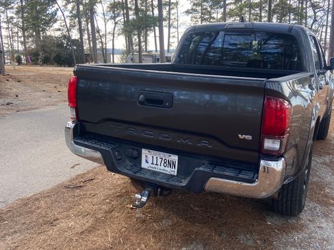 Used 2020 Toyota Tacoma SR5 image 11