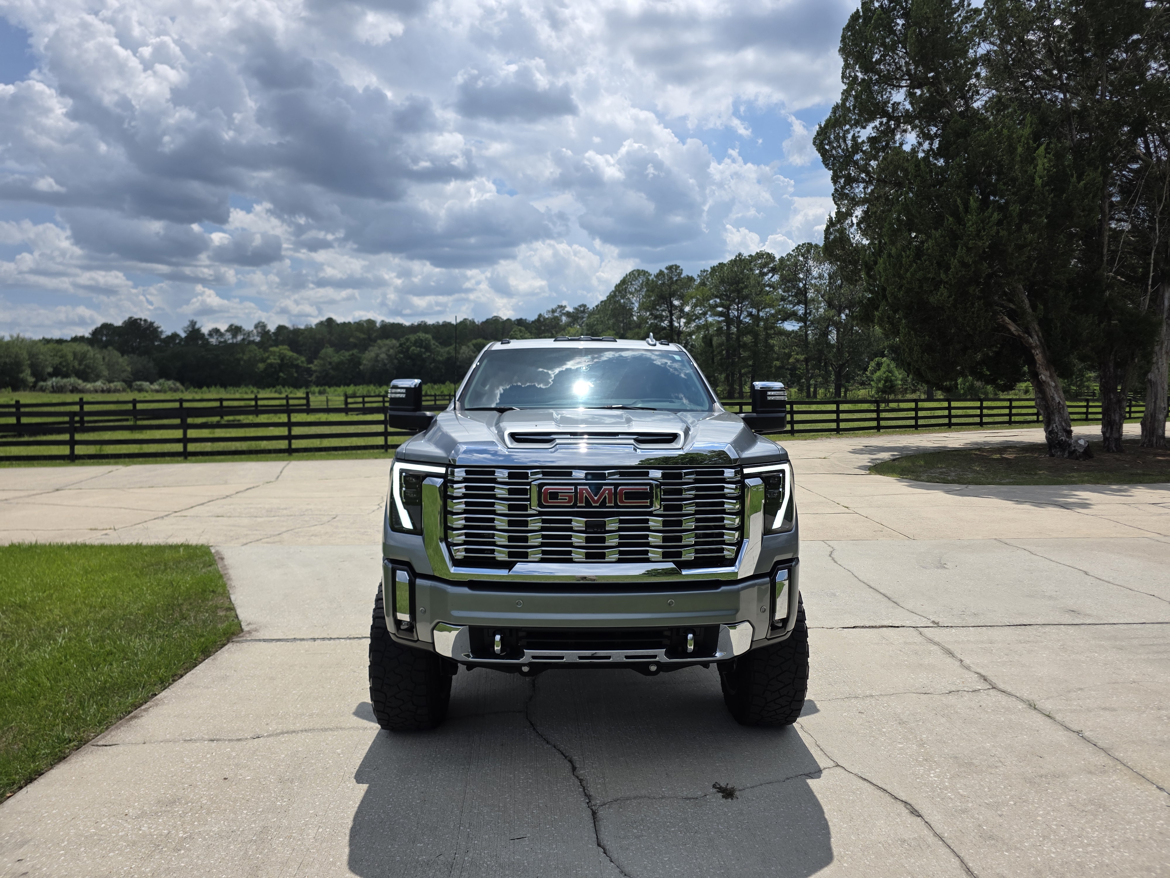 Used 2025 GMC Sierra 2500 Denali w/ Technology Package AWD/4WD image 6