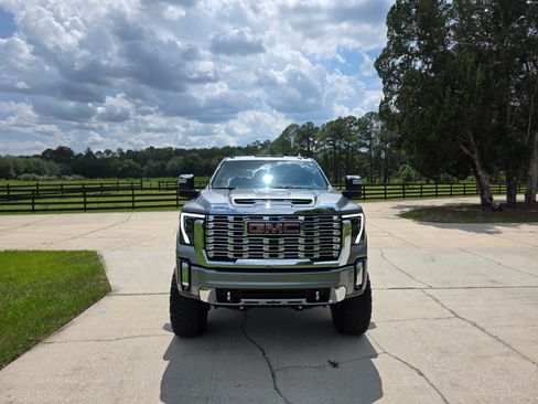 Used 2025 GMC Sierra 2500 Denali w/ Technology Package AWD/4WD image 6