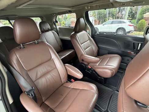 Used 2017 Toyota Sienna Limited Premium w/ Protection Package AWD/4WD image 8