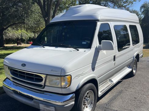Used 1999 Ford E-250 and Econoline 250 Extended image 1