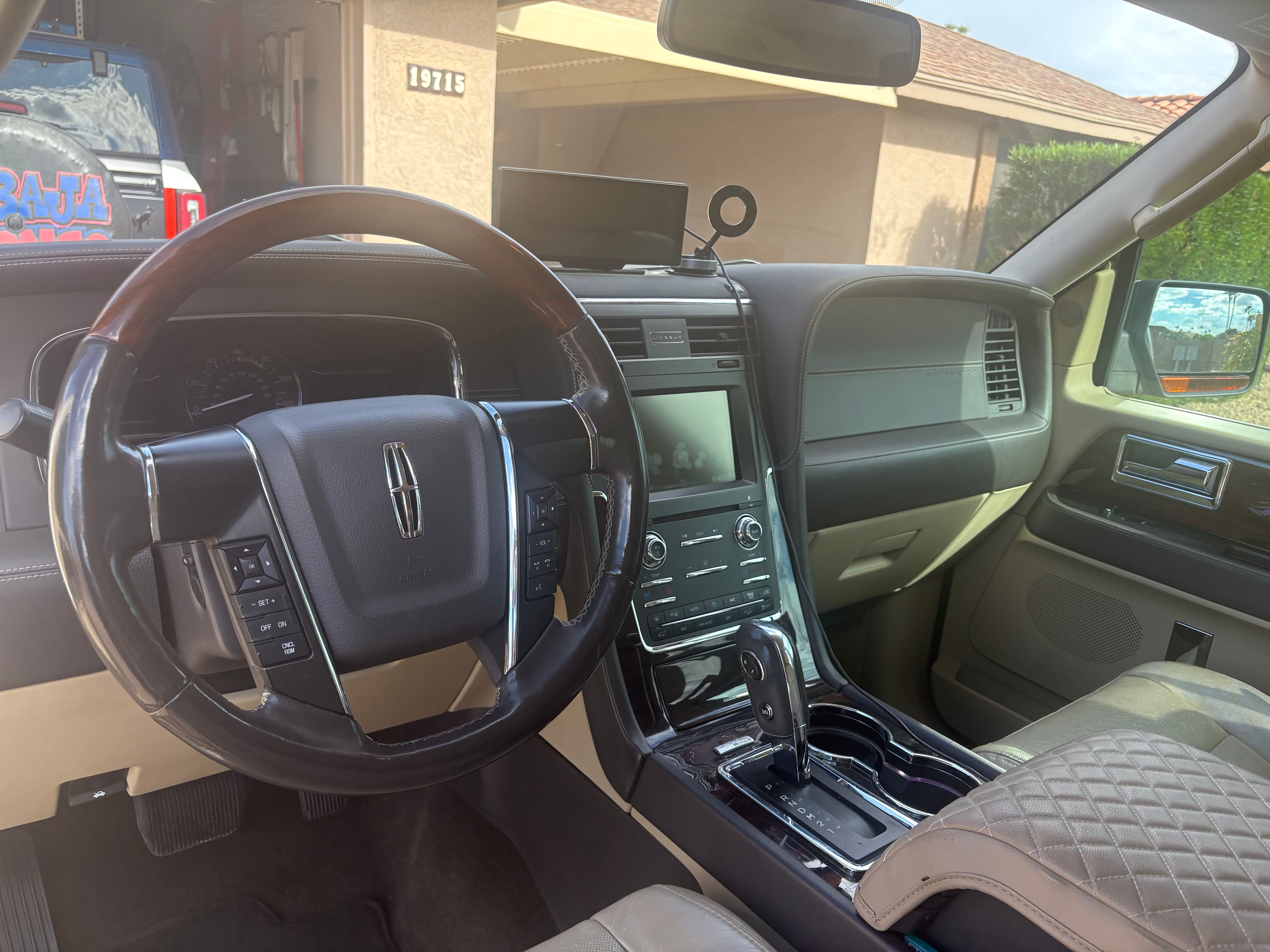 Used 2015 Lincoln Navigator 4WD w/ Equipment Group 101A Reserve image 22