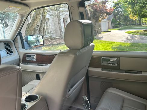 Used 2013 Lincoln Navigator 4WD w/ HD Trailer Tow Pkg image 30