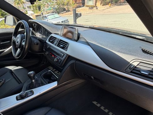 Used 2013 BMW 320i Sedan RWD image 19