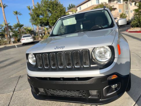 Used 2016 Jeep Renegade Latitude w/ Safety & Security Group image 4