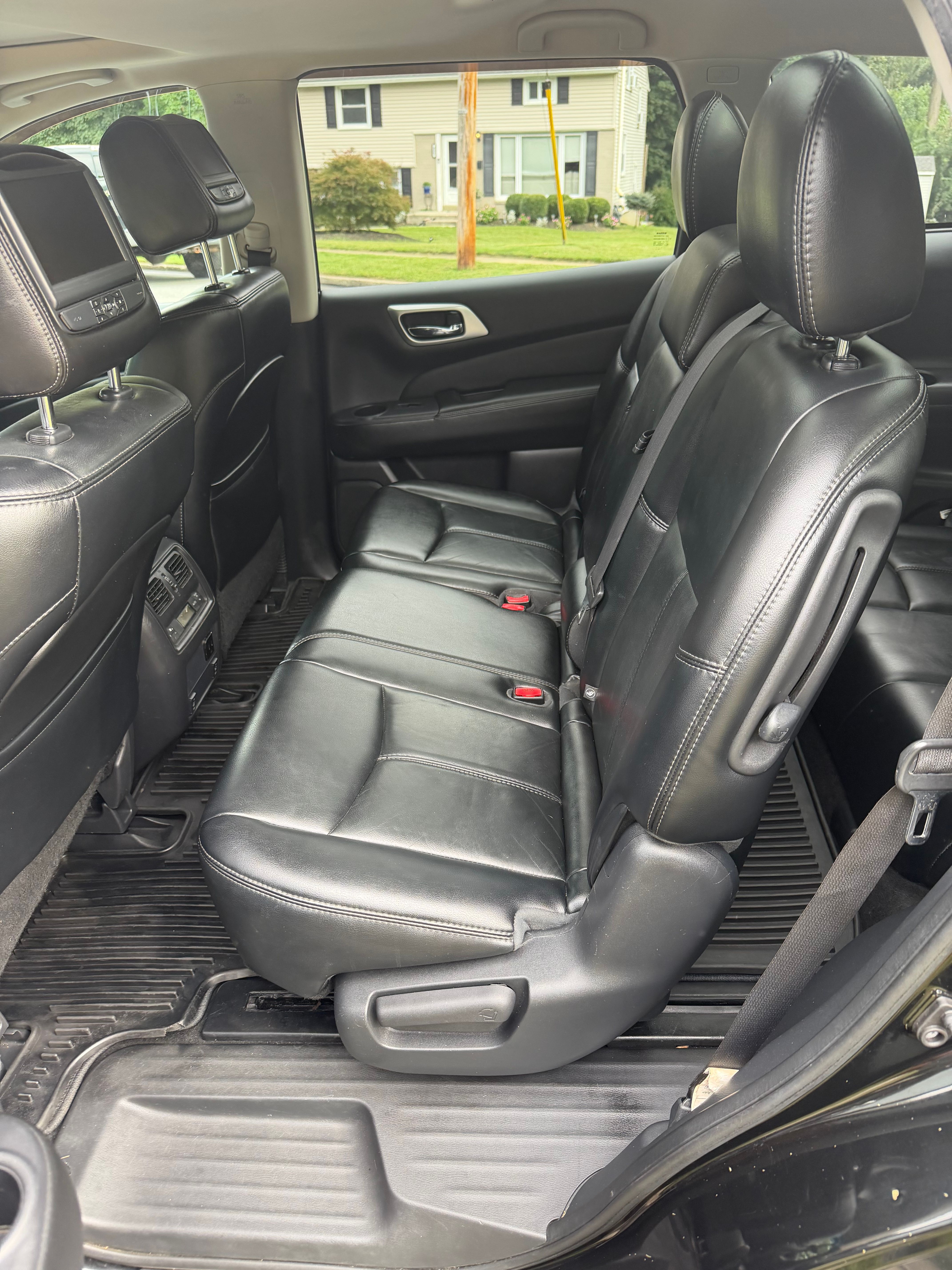 Used 2015 Nissan Pathfinder SL w/ SL Premium Package FWD image 8