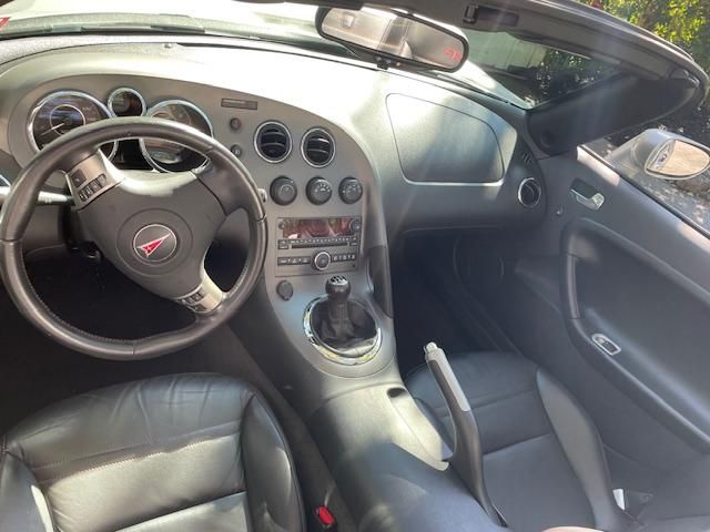 Used 2008 Pontiac Solstice GXP w/ Premium Package RWD image 14