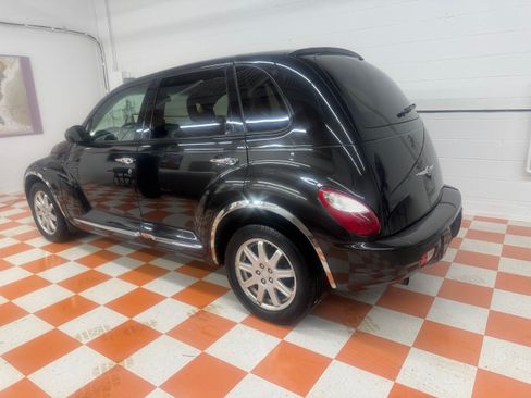 Used 2010 Chrysler PT Cruiser w/ Convenience Group image 2