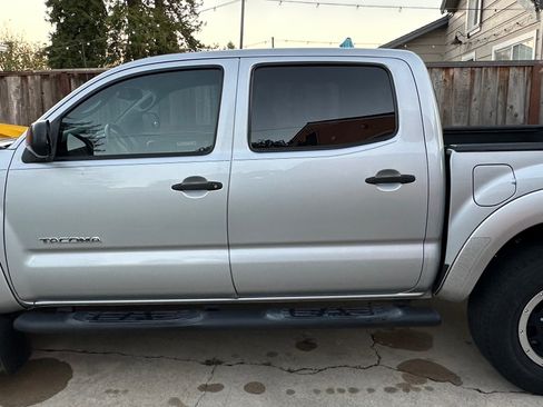 Used 2011 Toyota Tacoma PreRunner image 2