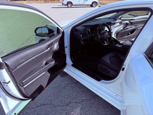 Used 2020 Toyota Camry SE image 8