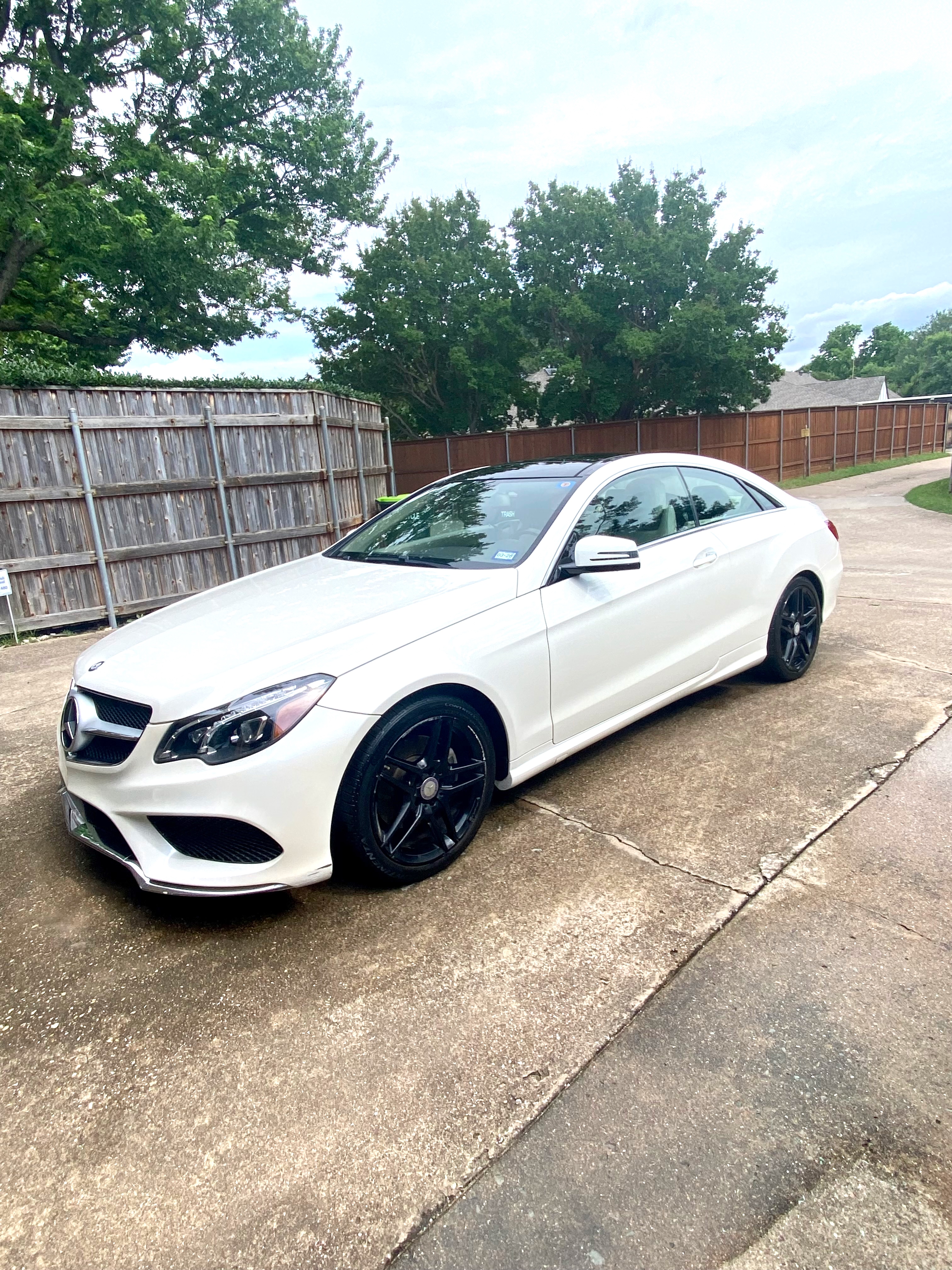 Used 2017 Mercedes-Benz E 400 Coupe image 1