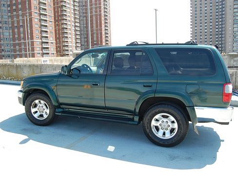 Used 2000 Toyota 4Runner SR5 AWD/4WD image 11