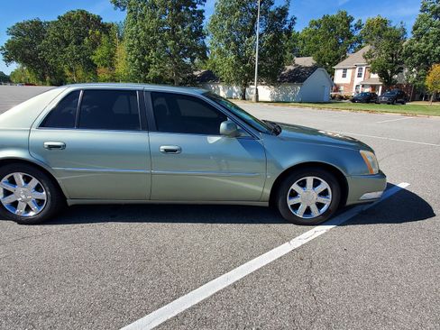 Used 2006 Cadillac DTS w/ Sun And Navigation Package image 2