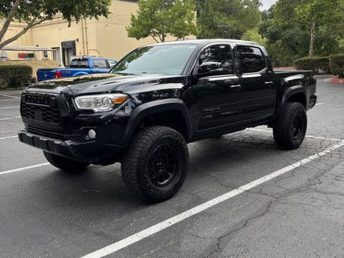Used 2021 Toyota Tacoma SR5 w/ Trail Edition AWD/4WD image 2