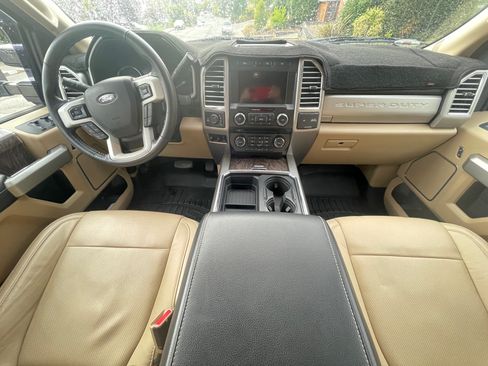 Used 2017 Ford F350 Lariat image 19