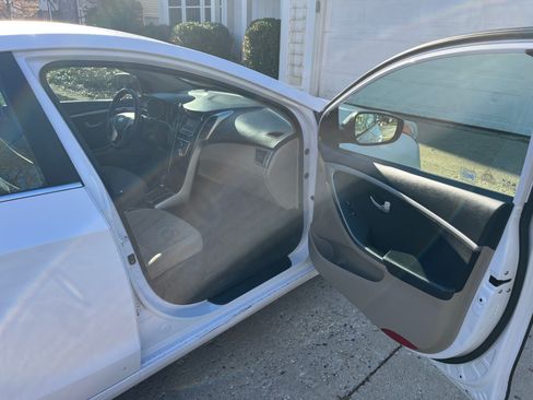 Used 2013 Hyundai Elantra GT image 29