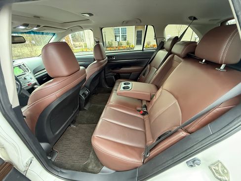 Used 2013 Subaru Outback 2.5i Limited w/ Special Appearance Pkg image 12