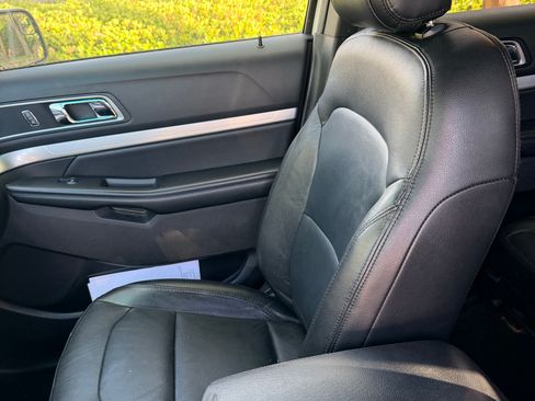 Used 2016 Ford Explorer XLT w/ Equipment Group 202A FWD image 16