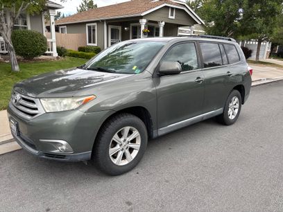 Used 2012 Toyota Highlander SE w/ Tow Pkg