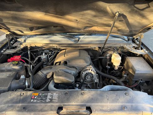 Used 2014 Chevrolet Suburban LTZ image 16