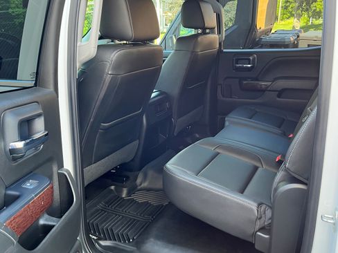Used 2018 GMC Sierra 3500 SLT w/ Duramax Plus Package AWD/4WD image 9