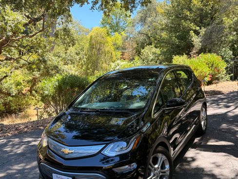 Used 2019 Chevrolet Bolt LT FWD image 1