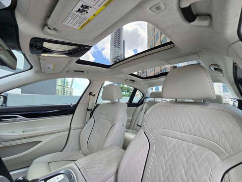 Used 2021 BMW ALPINA B7 xDrive w/ Luxury Rear Seating Package image 17