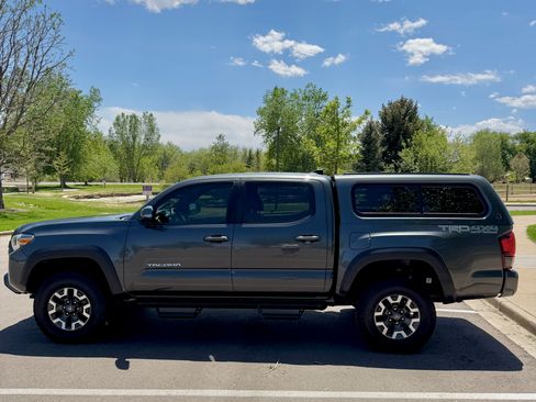 Used 2019 Toyota Tacoma TRD Off-Road AWD/4WD image 4