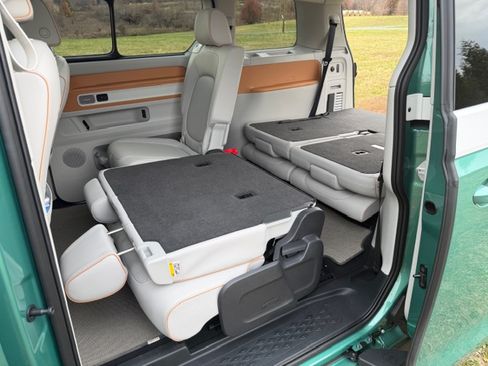 Used 2025 Volkswagen ID. Buzz 1st Edition image 8