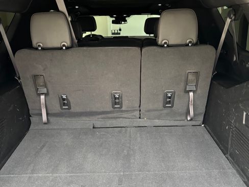 Used 2023 GMC Yukon XL SLT image 6