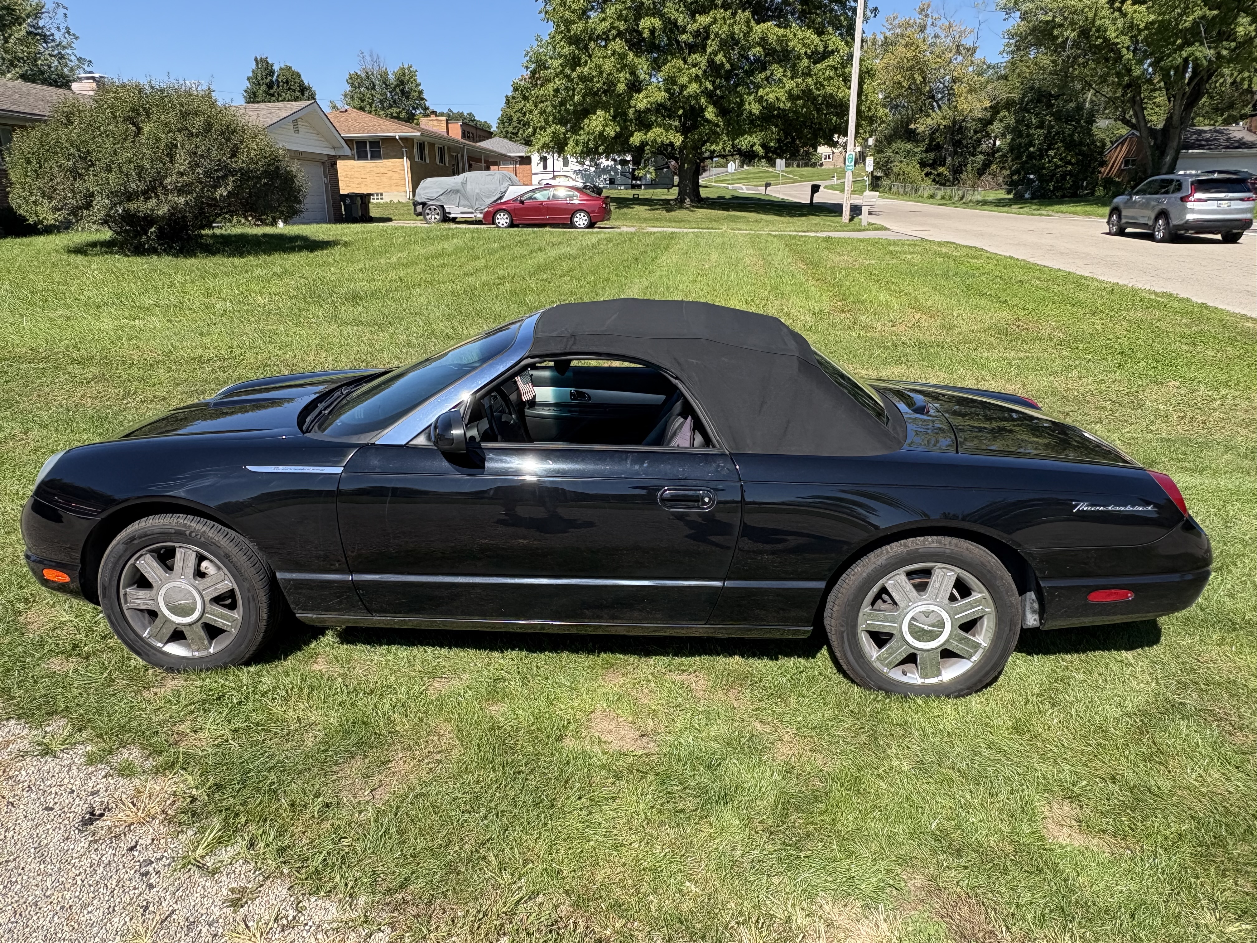Used 2005 Ford Thunderbird RWD image 2