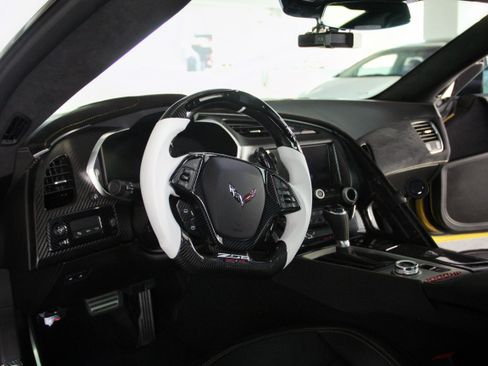 Used 2019 Chevrolet Corvette Z06 image 12