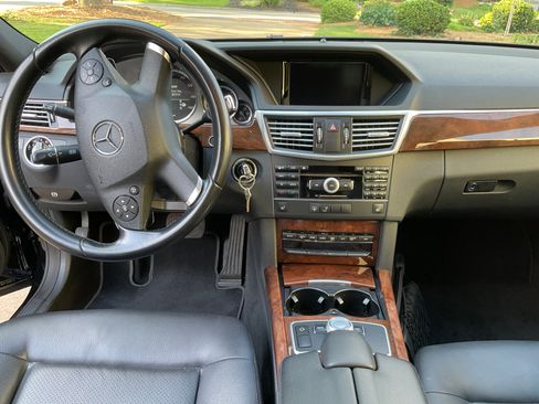 Used 2011 Mercedes-Benz E 350 BlueTEC Sedan image 6