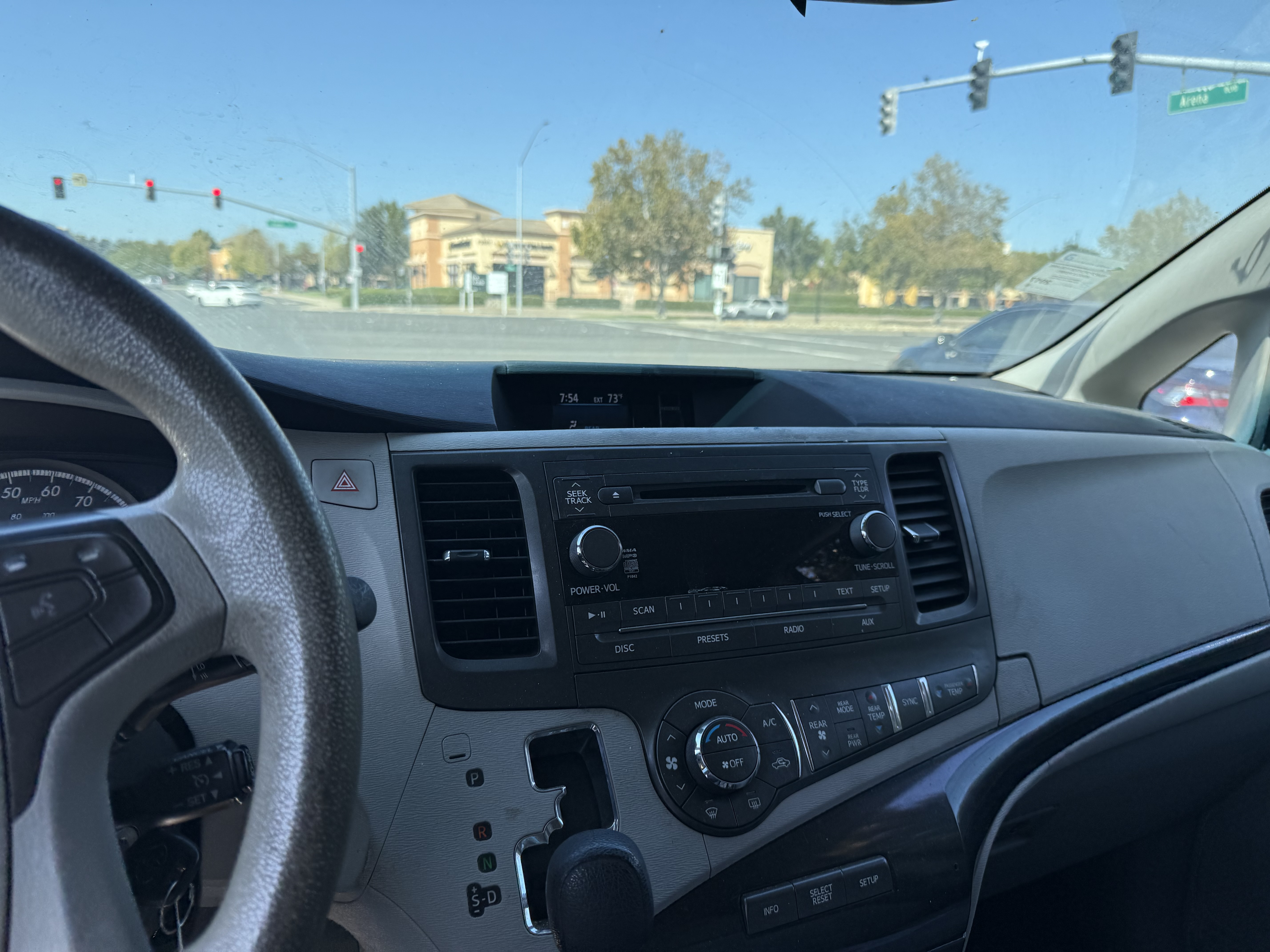 Used 2013 Toyota Sienna LE FWD image 4