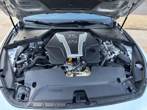 Used 2017 INFINITI Q60 Red Sport 400 image 4