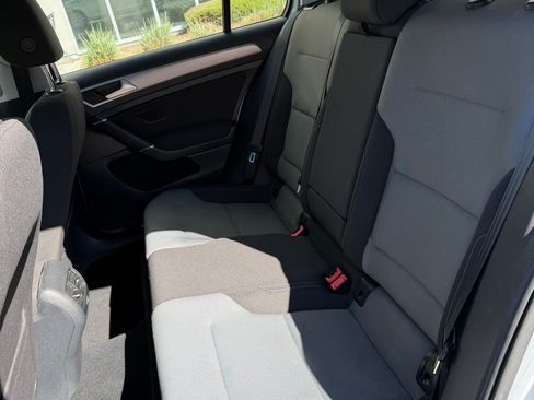 Used 2016 Volkswagen e-Golf SE image 14