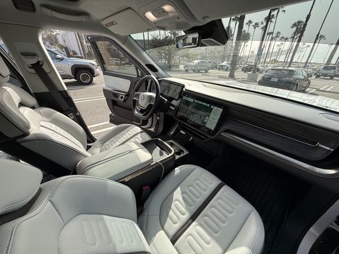 Used 2022 Rivian R1T Launch Edition image 21