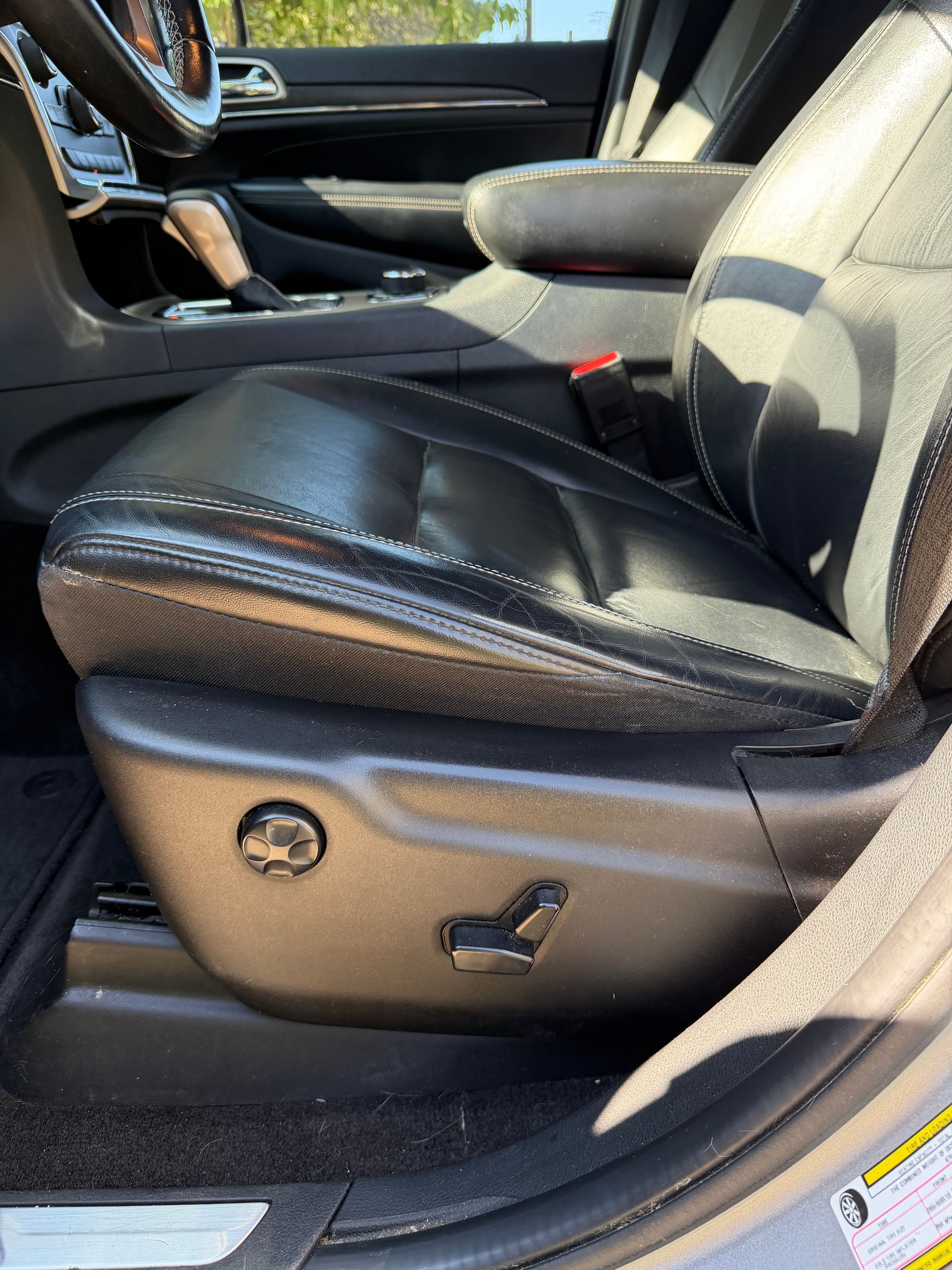 Used 2016 Jeep Grand Cherokee Limited AWD/4WD image 11