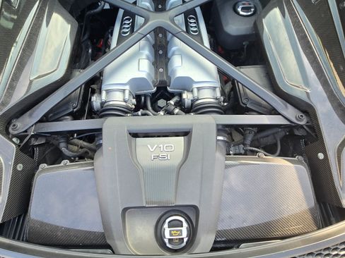 Used 2017 Audi R8 V10 w/ Carbon Exterior Package image 15