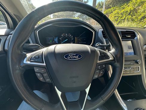 Used 2017 Ford Fusion Energi SE image 11