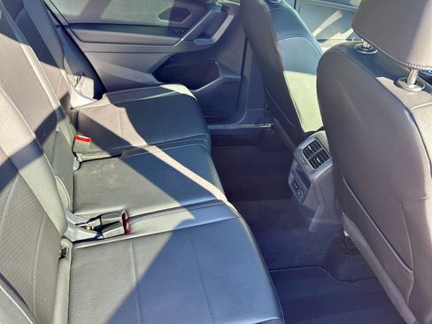 Used 2018 Volkswagen Tiguan SEL w/ R-Line Package image 24